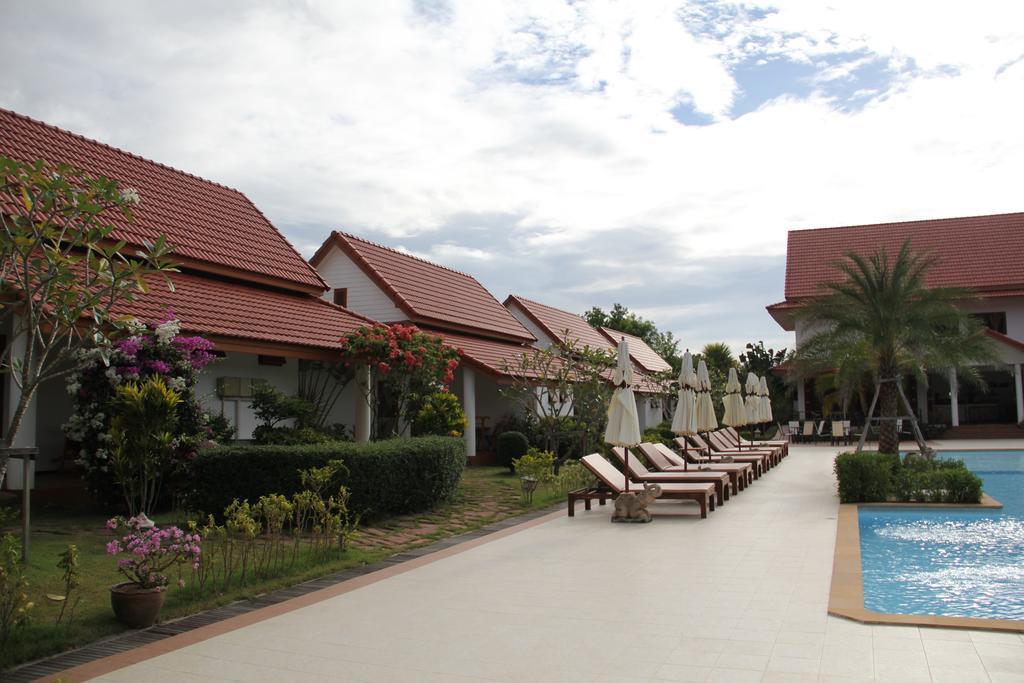 Armonia Village Resort And Spa Csumphon Kültér fotó
